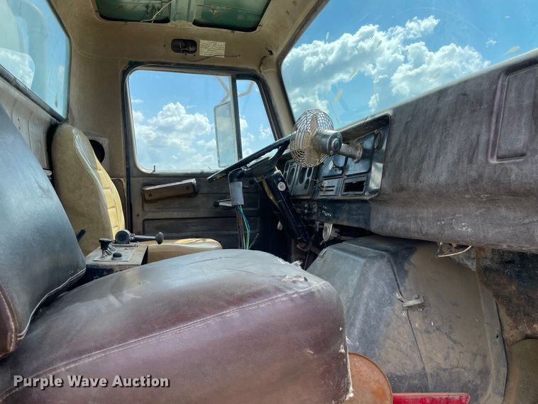 image for item MJ9156 1988 International F1954  water truck