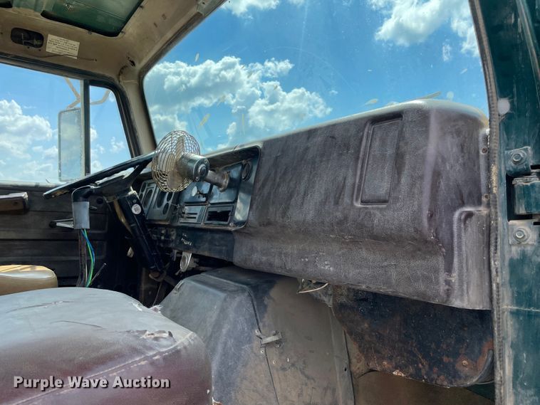 image for item MJ9156 1988 International F1954  water truck