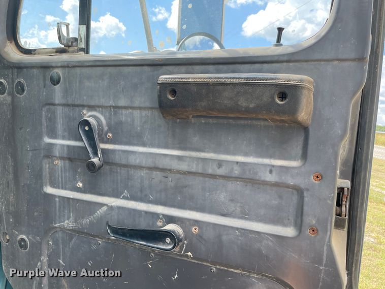 image for item MJ9156 1988 International F1954  water truck