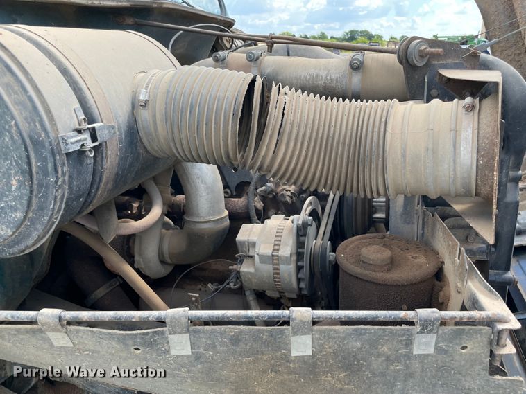 image for item MJ9156 1988 International F1954  water truck