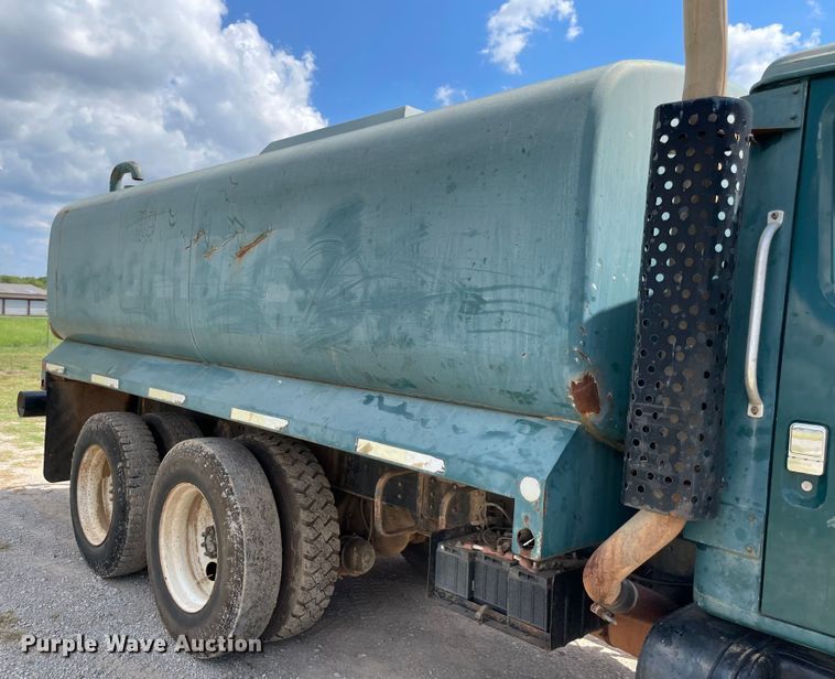 image for item MJ9156 1988 International F1954  water truck