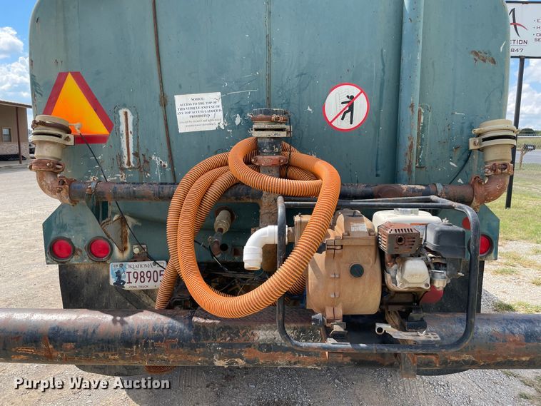 image for item MJ9156 1988 International F1954  water truck