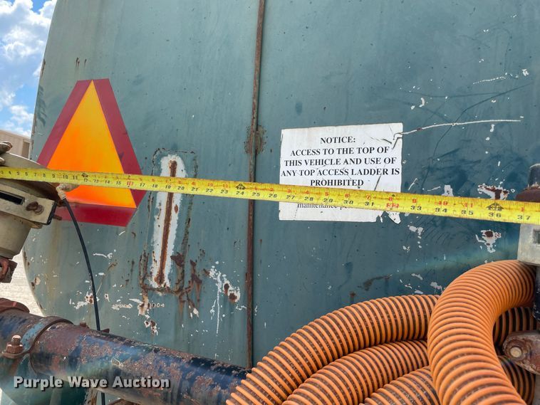 image for item MJ9156 1988 International F1954  water truck