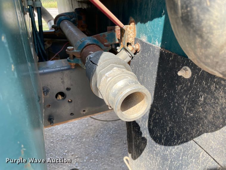 image for item MJ9156 1988 International F1954  water truck