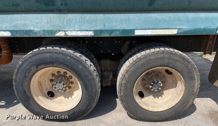 image for item MJ9156 1988 International F1954  water truck