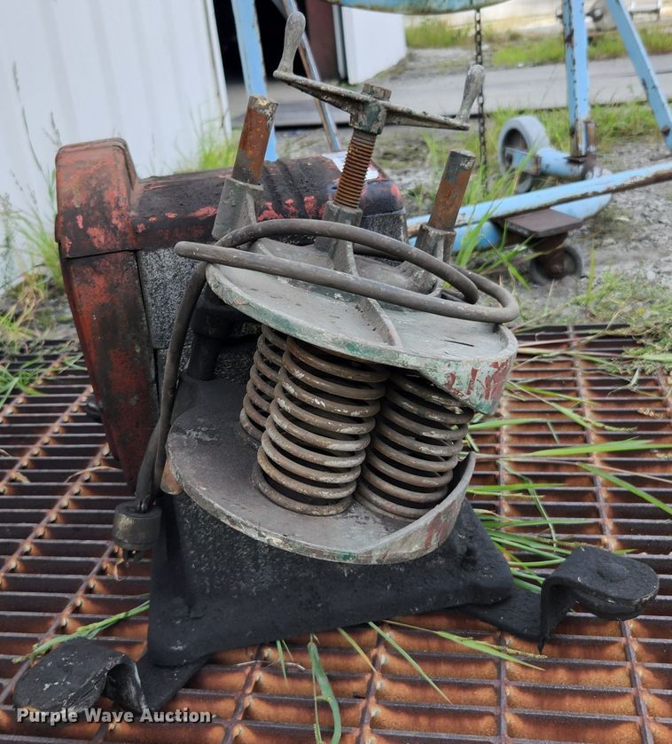 image for item MK9281 Red Devil  paint shaker