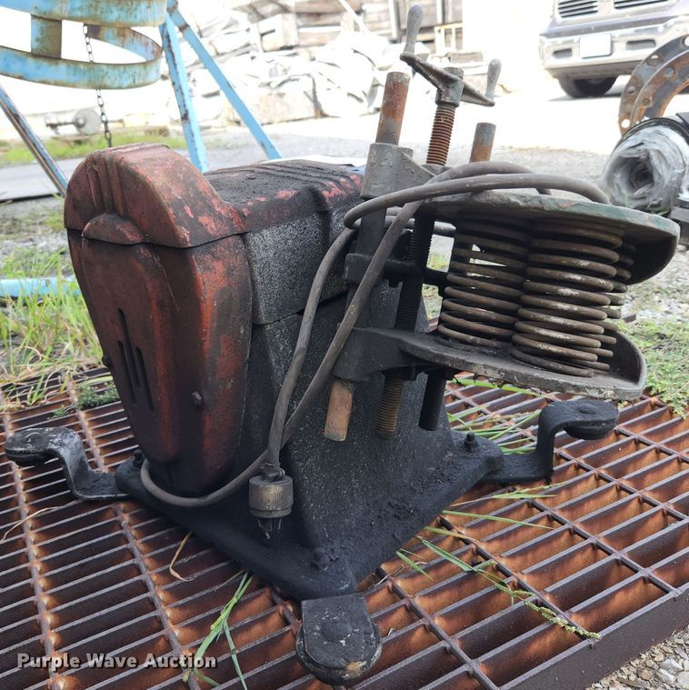 image for item MK9281 Red Devil  paint shaker