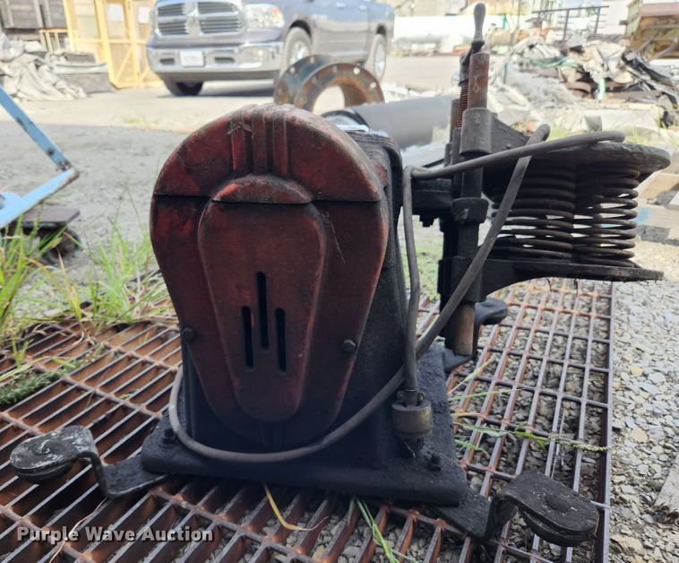 image for item MK9281 Red Devil  paint shaker