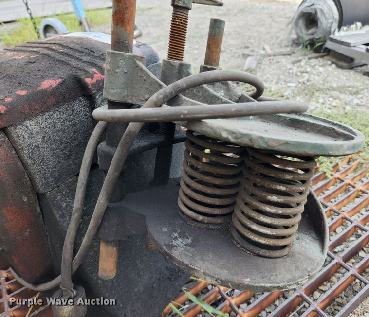 image for item MK9281 Red Devil  paint shaker