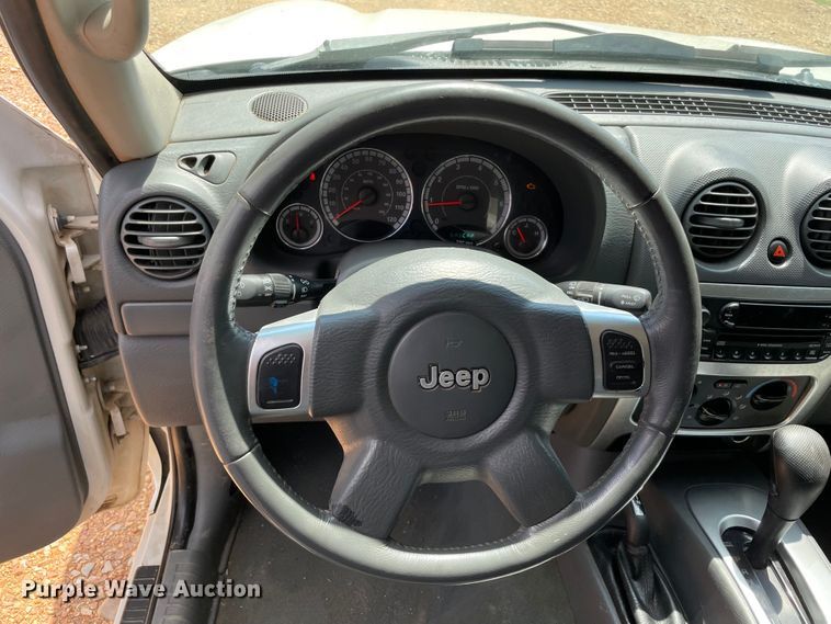 image for item MR9330 2007 Jeep Liberty Limited  SUV