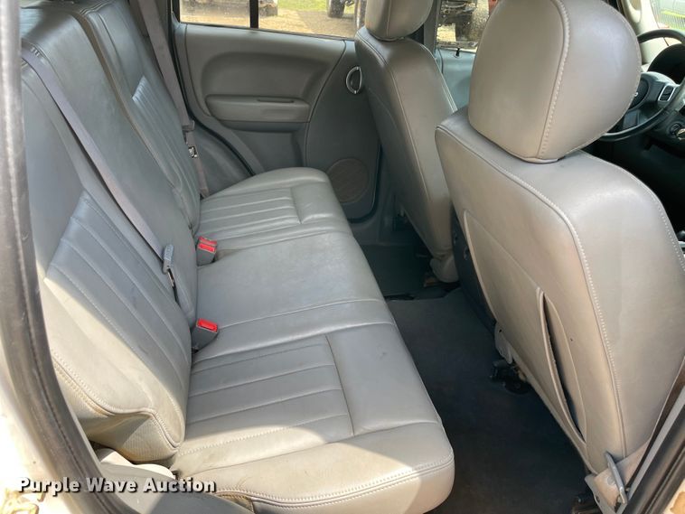 image for item MR9330 2007 Jeep Liberty Limited  SUV