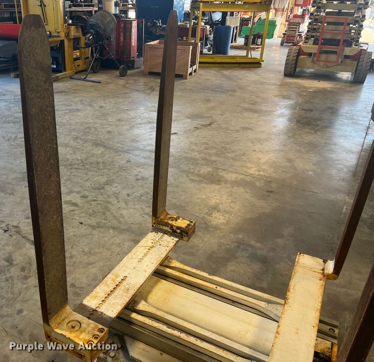 image for item MR9816 Cascade Turn-A-Load  clamp pallet handler