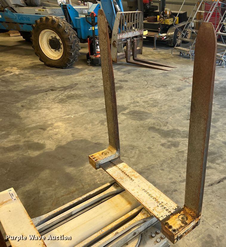 image for item MR9816 Cascade Turn-A-Load  clamp pallet handler