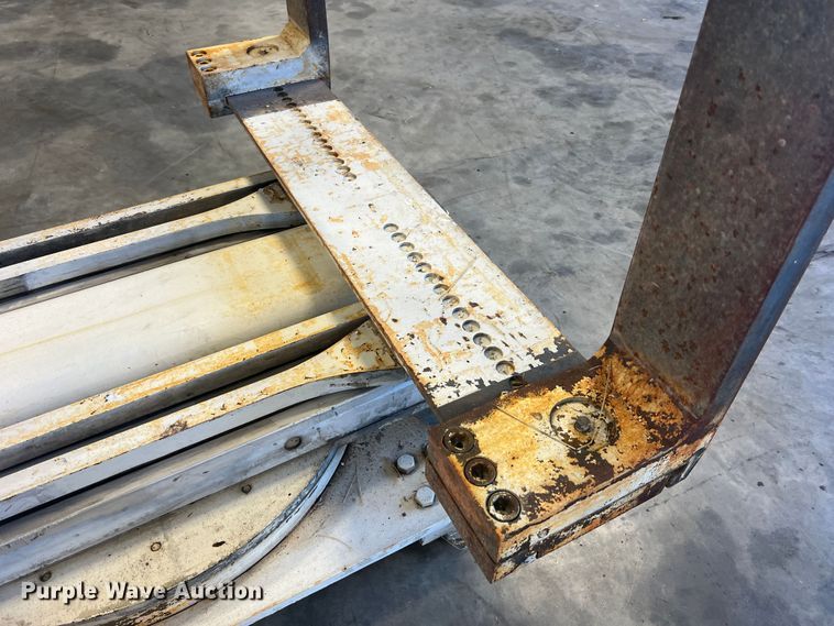 image for item MR9816 Cascade Turn-A-Load  clamp pallet handler