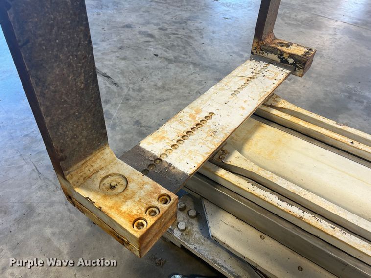 image for item MR9816 Cascade Turn-A-Load  clamp pallet handler