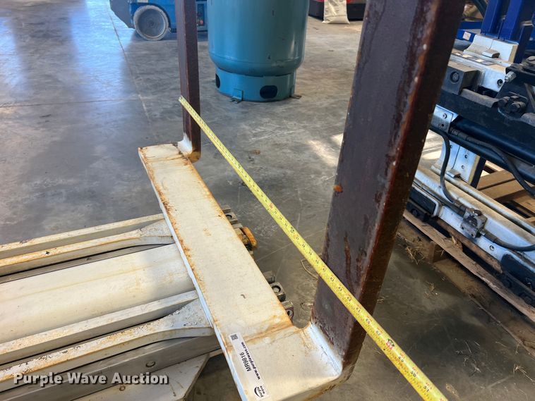 image for item MR9816 Cascade Turn-A-Load  clamp pallet handler