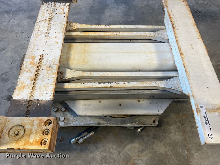 image for item MR9816 Cascade Turn-A-Load  clamp pallet handler