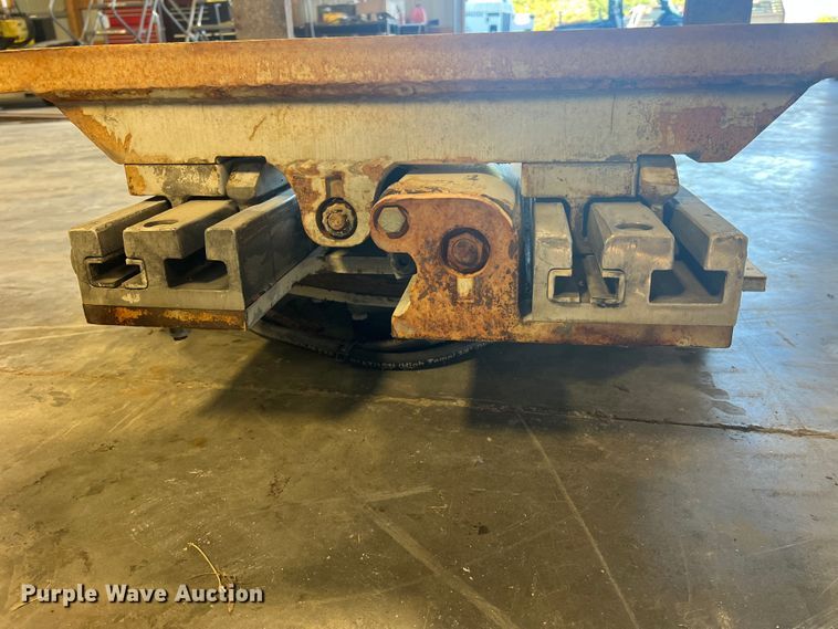 image for item MR9816 Cascade Turn-A-Load  clamp pallet handler