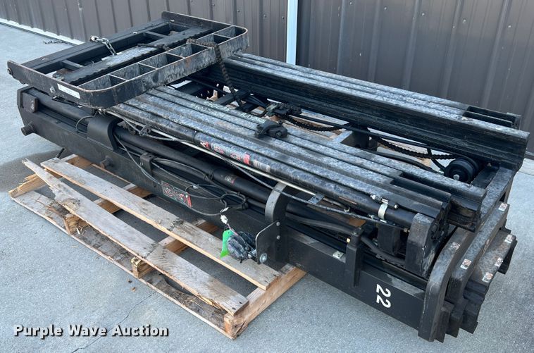 image for item MR9825 (2) Raymond forklift masts