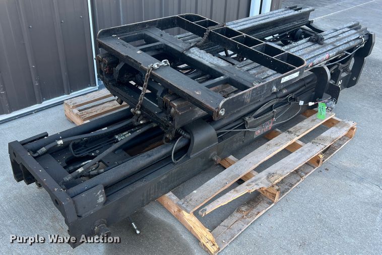 image for item MR9825 (2) Raymond forklift masts