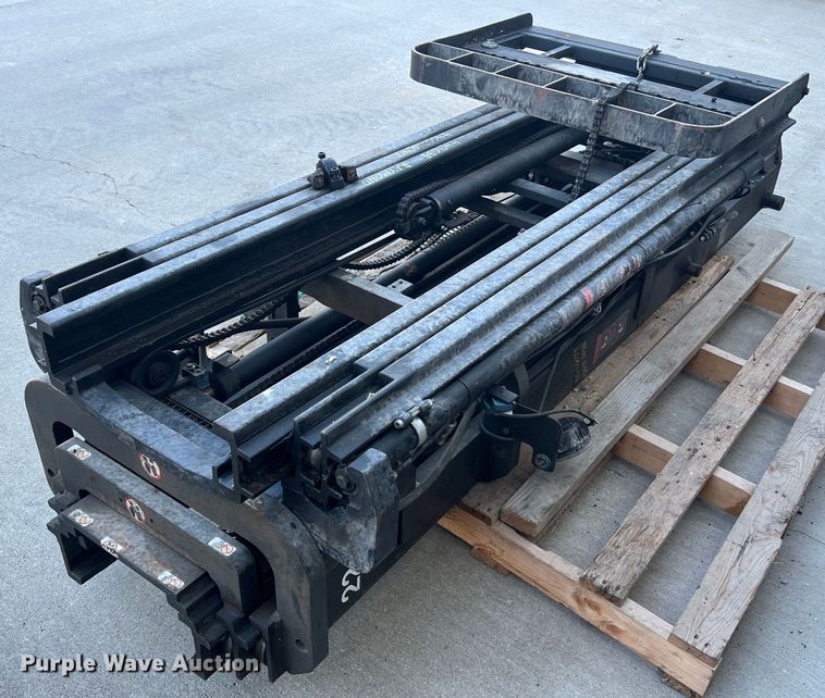 image for item MR9825 (2) Raymond forklift masts