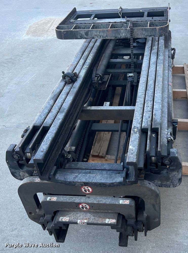 image for item MR9825 (2) Raymond forklift masts