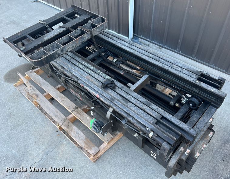 image for item MR9825 (2) Raymond forklift masts