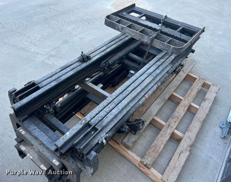 image for item MR9825 (2) Raymond forklift masts