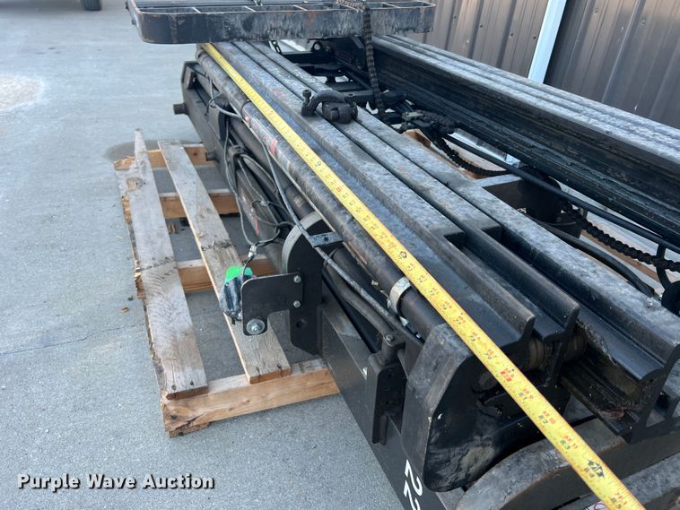 image for item MR9825 (2) Raymond forklift masts