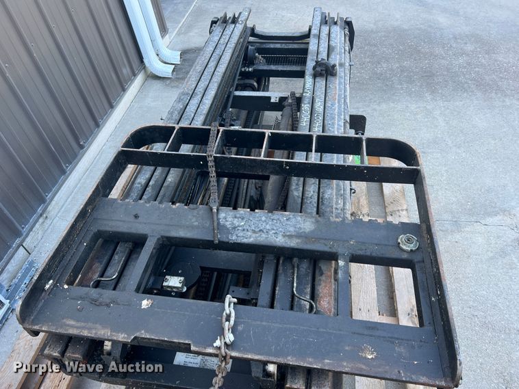 image for item MR9825 (2) Raymond forklift masts