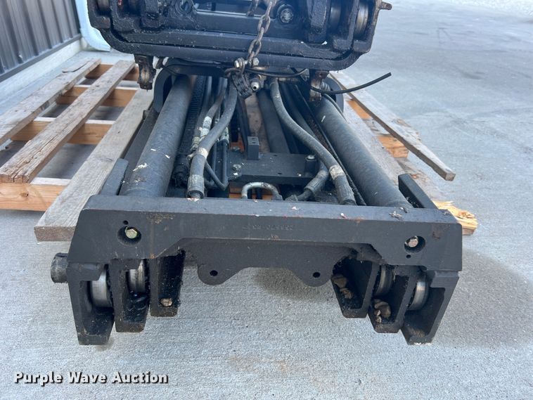 image for item MR9825 (2) Raymond forklift masts