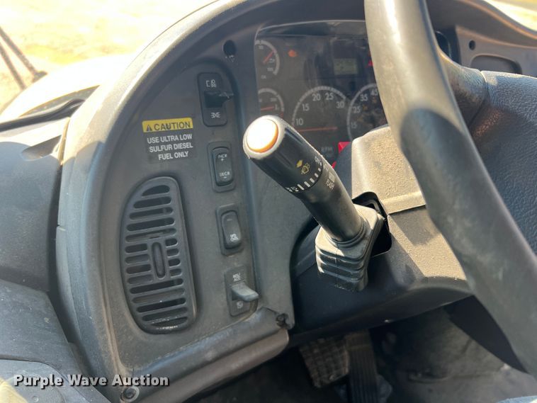 image for item MR9839 2009 Freightliner B2  school bus