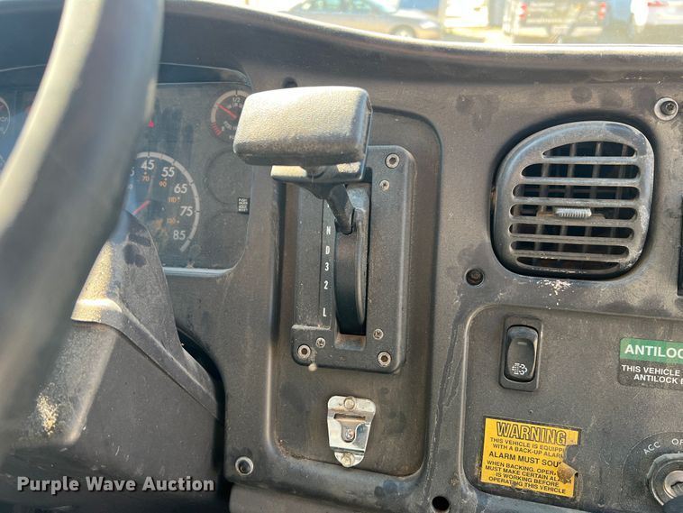 image for item MR9839 2009 Freightliner B2  school bus