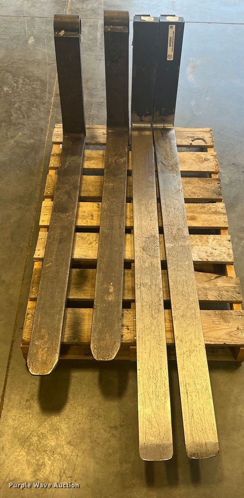 image for item MR9868 (2) sets of forks