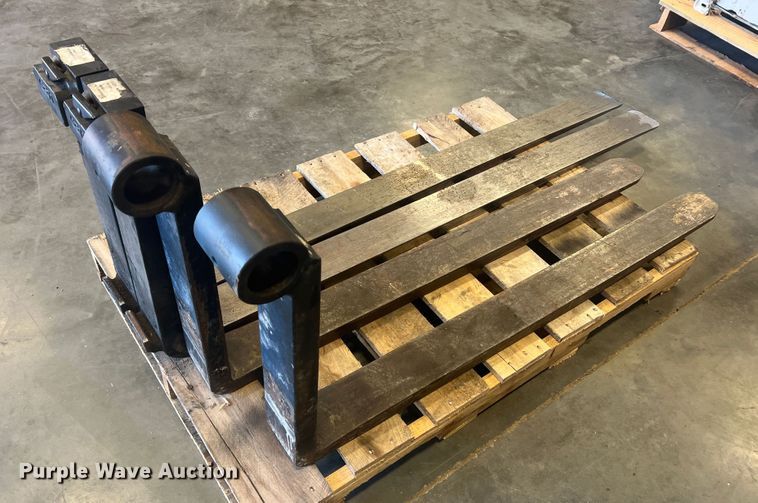 image for item MR9868 (2) sets of forks