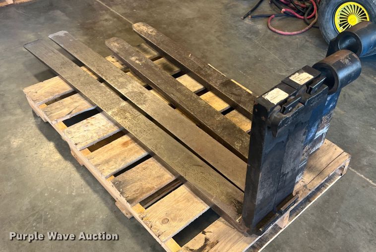 image for item MR9868 (2) sets of forks