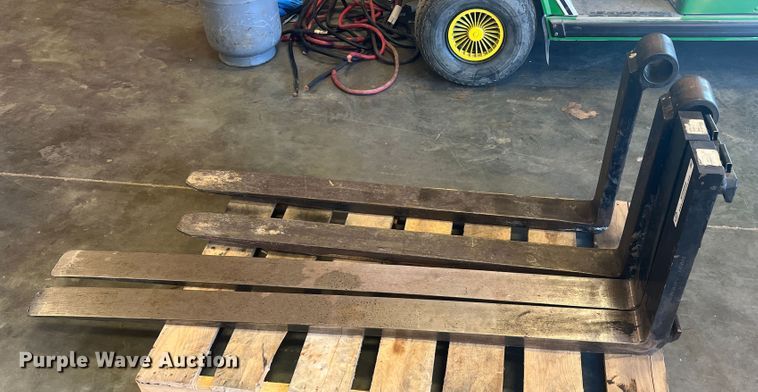 image for item MR9868 (2) sets of forks