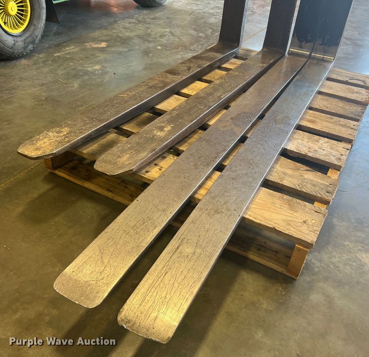 image for item MR9868 (2) sets of forks