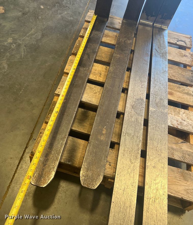 image for item MR9868 (2) sets of forks