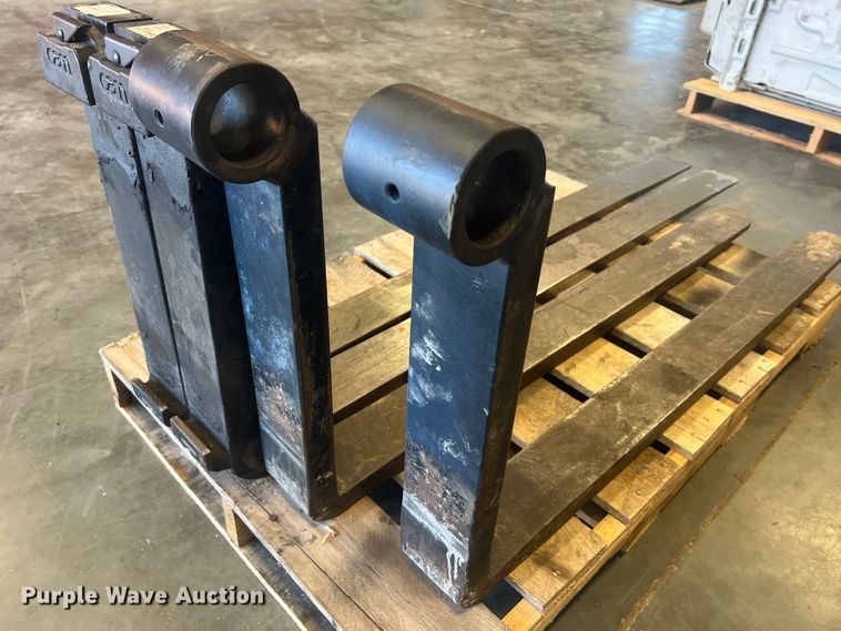 image for item MR9868 (2) sets of forks