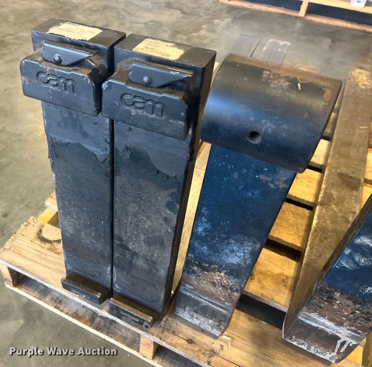 image for item MR9868 (2) sets of forks