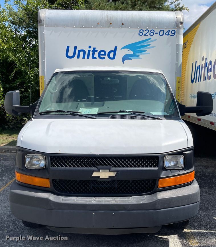 image for item MU9207 2011 Chevrolet Express G3500  box truck