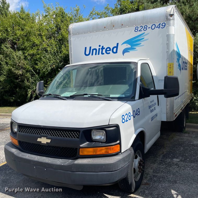 image for item MU9207 2011 Chevrolet Express G3500  box truck