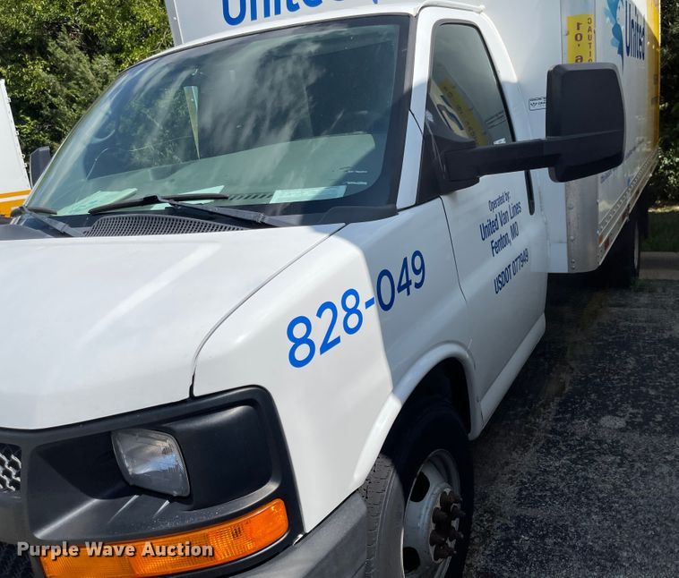 image for item MU9207 2011 Chevrolet Express G3500  box truck