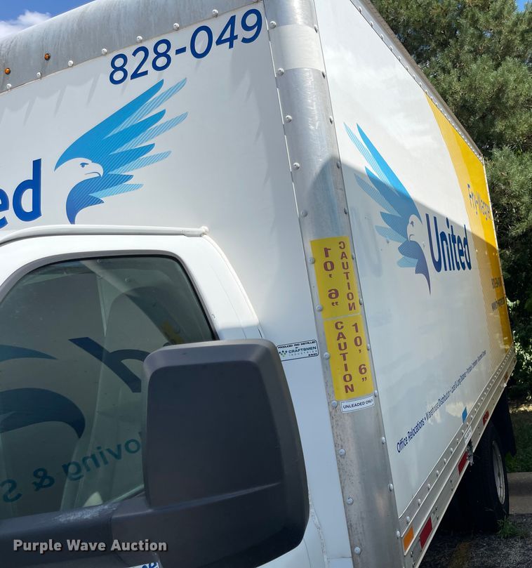 image for item MU9207 2011 Chevrolet Express G3500  box truck