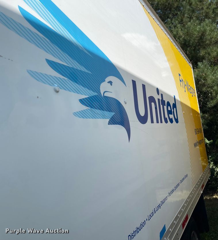 image for item MU9207 2011 Chevrolet Express G3500  box truck