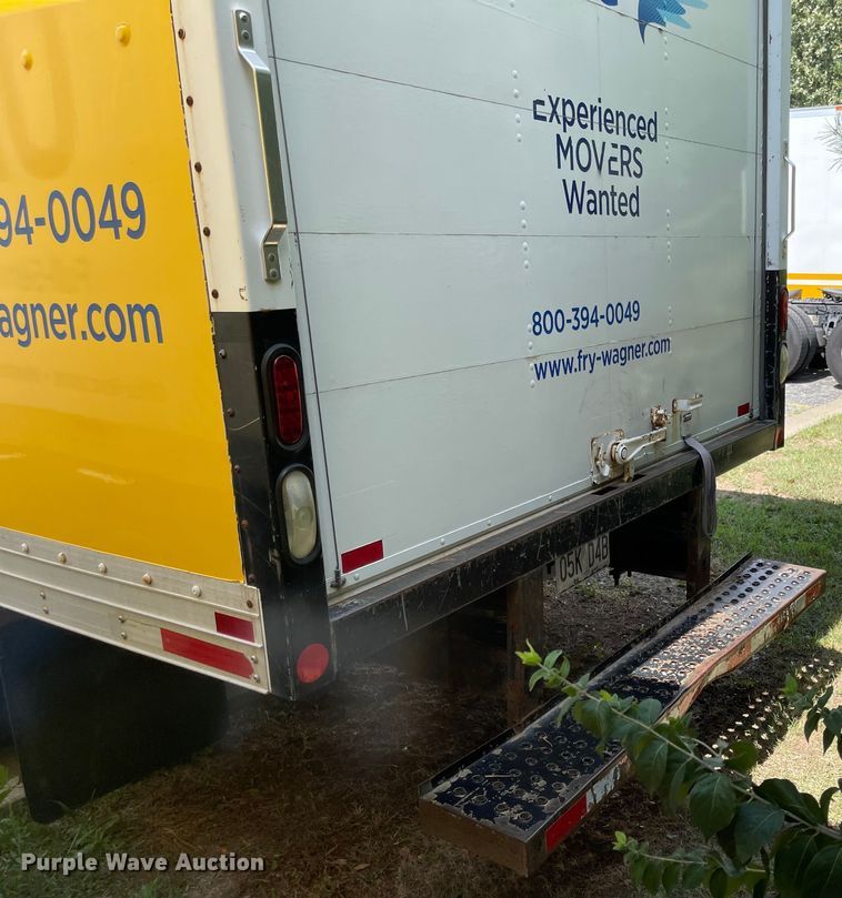 image for item MU9207 2011 Chevrolet Express G3500  box truck