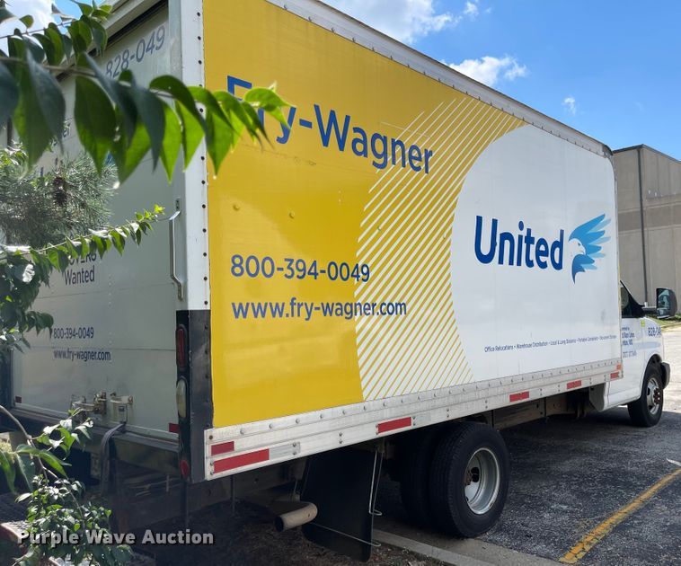 image for item MU9207 2011 Chevrolet Express G3500  box truck