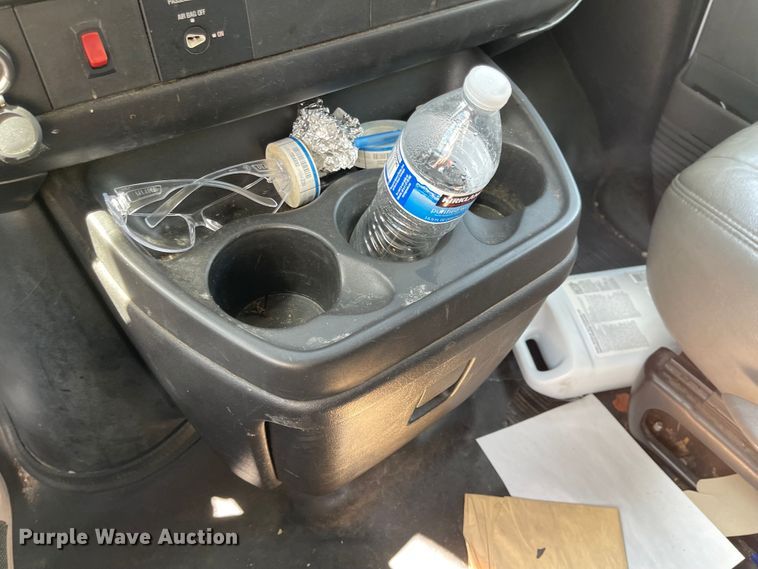 image for item MU9207 2011 Chevrolet Express G3500  box truck