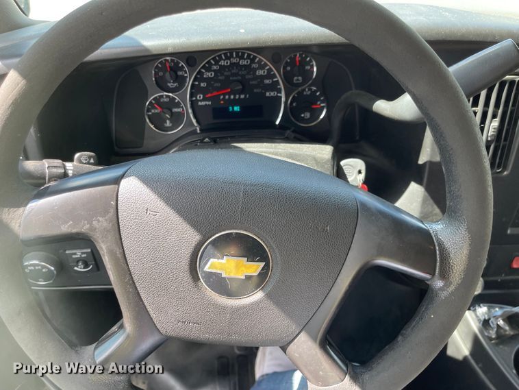 image for item MU9207 2011 Chevrolet Express G3500  box truck